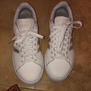 Adidas cloud foam comfort sneakers